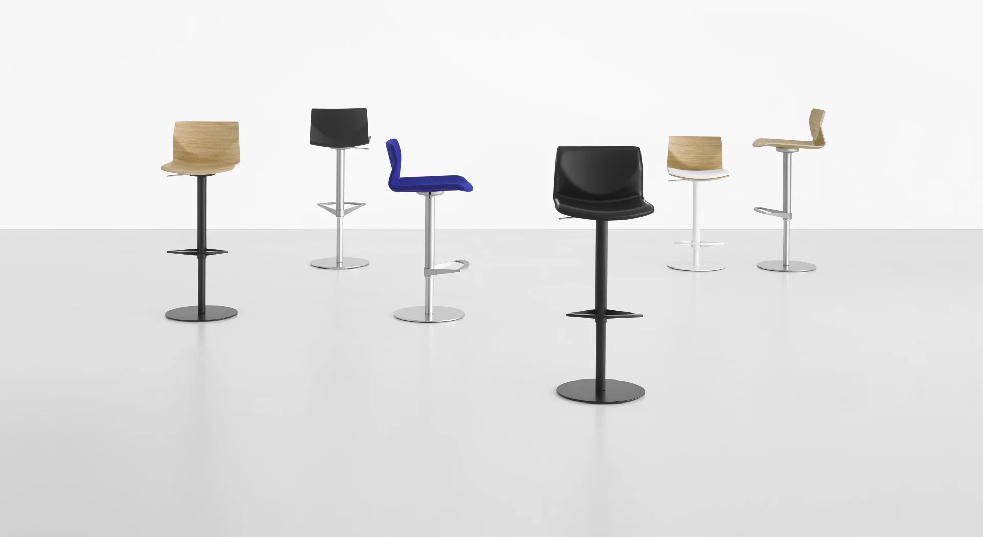 specielt klynke plan KAI: stools with a curved back – Lapalma