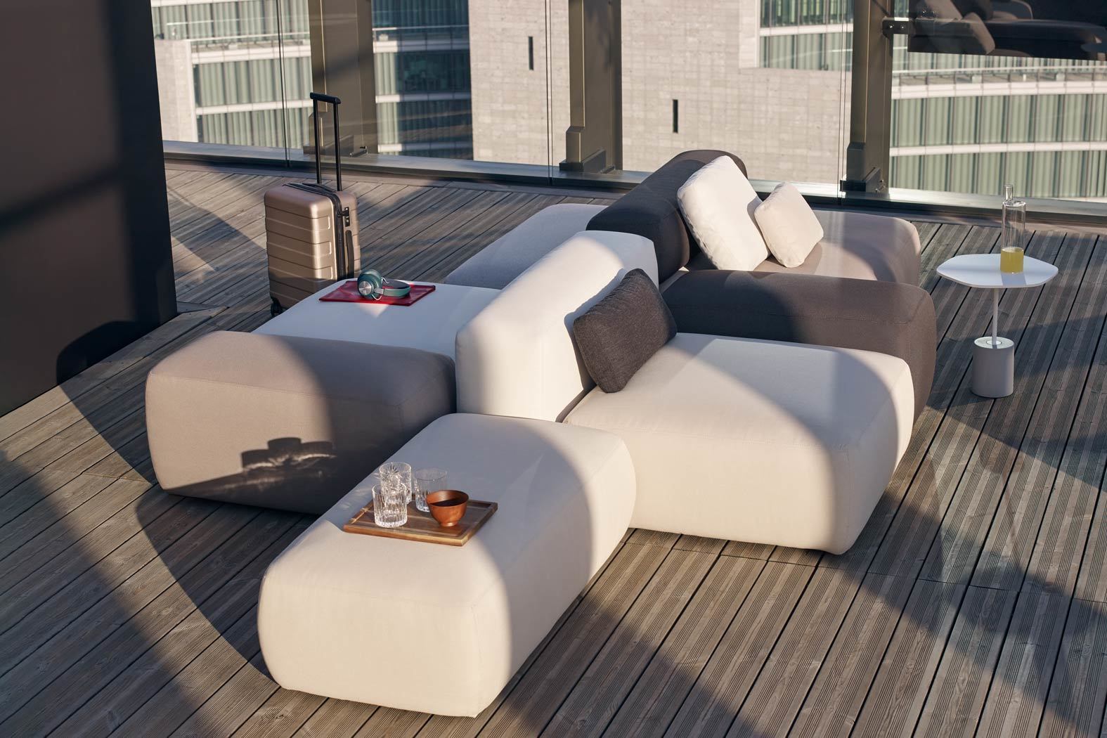 PLUS: modular designer sofas and elements – Lapalma
