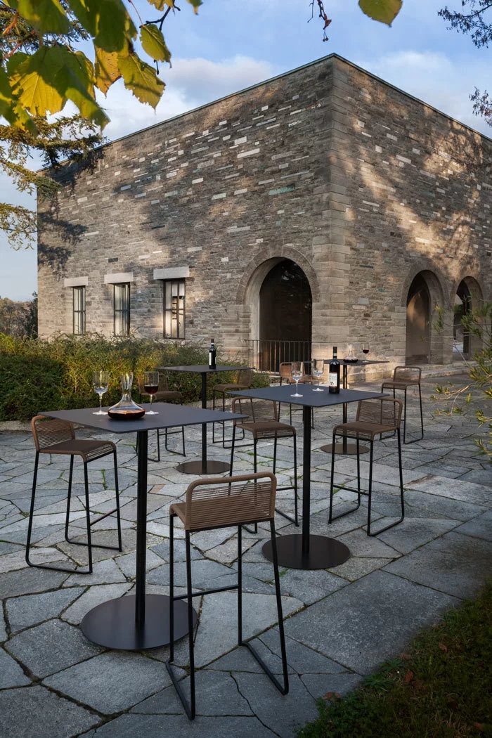 BRIO: outdoor table in three different heights – Lapalma
