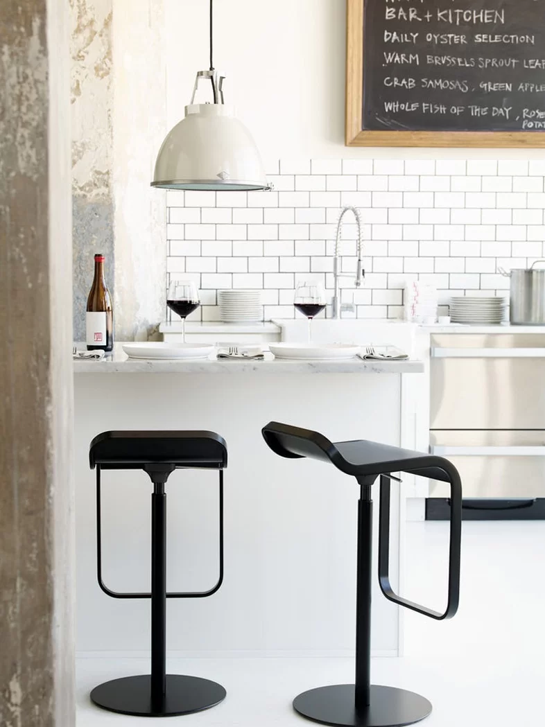 Lem piston outlet stool