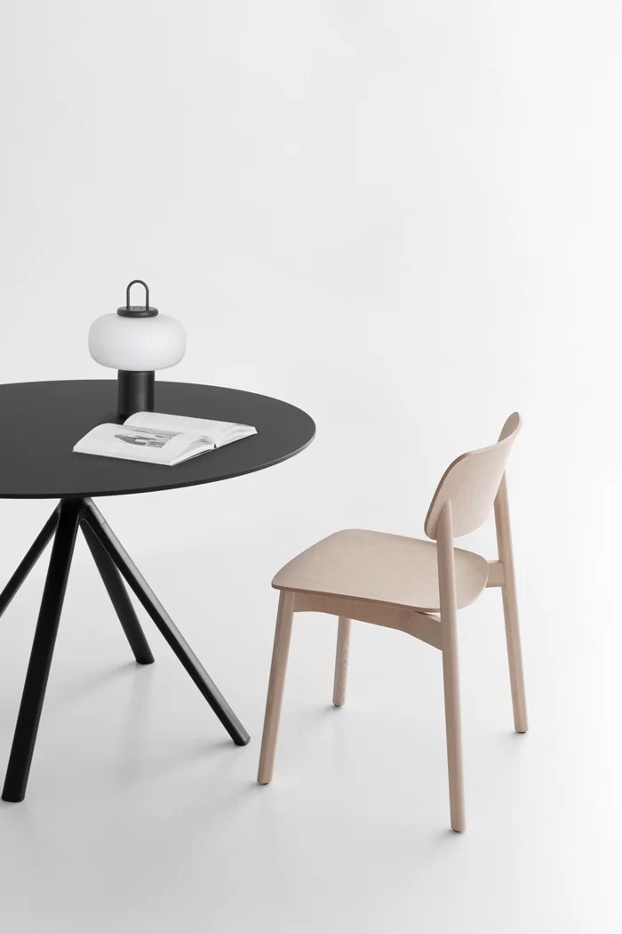 OIVA | S371 stackable wooden chair with seat-pad - Lapalma