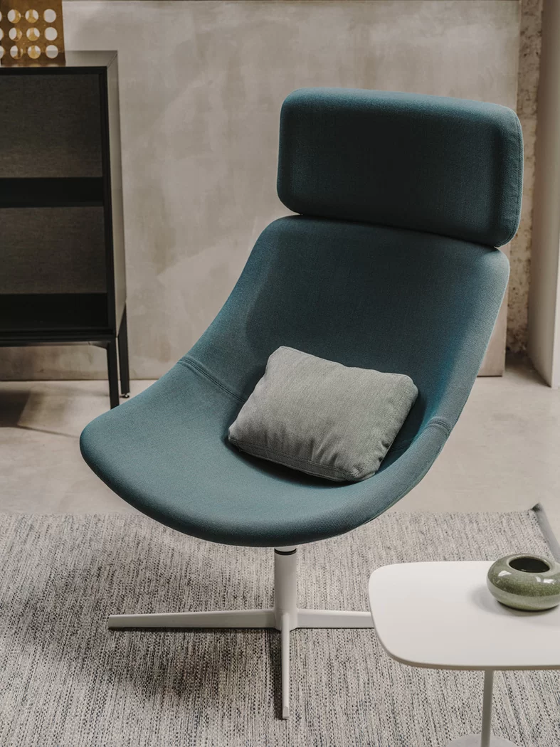 AUKI S115 Upholstered lounge chair wood legs Lapalma