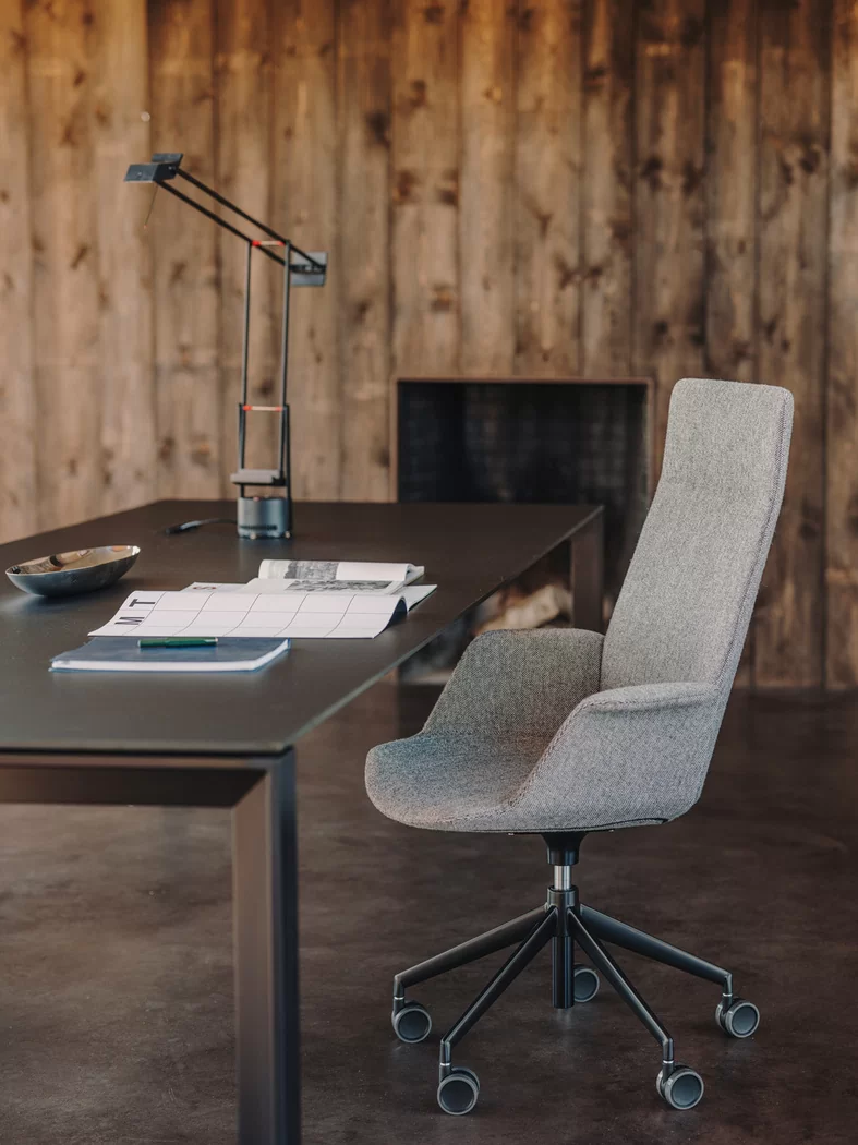 UNO: ergonomic office and meeting room chairs – Lapalma