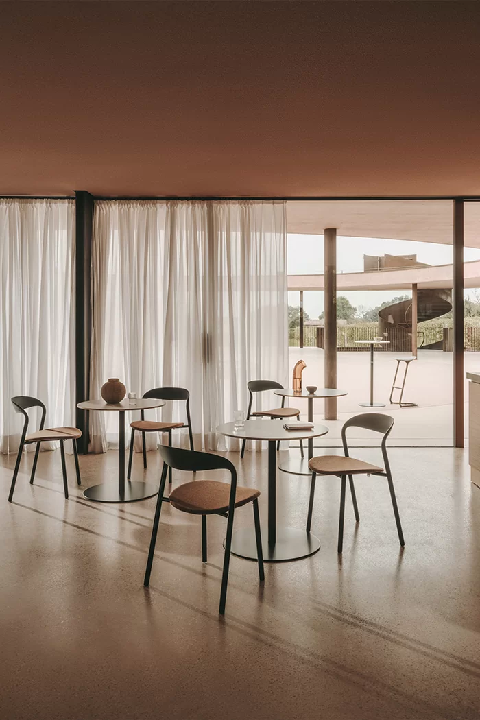 BRIO: versatile light tables for the contract sector– Lapalma BRIO: versatile light tables for the contract sector– Lapalma