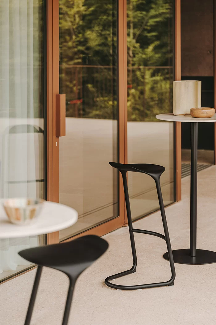 BRIO: outdoor table in three different heights – Lapalma