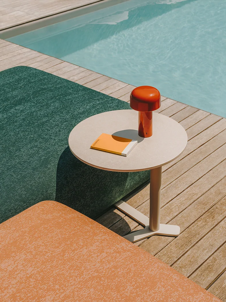 YO: outdoor side table with Y base – Lapalma