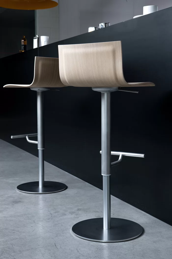Thin bar deals stools
